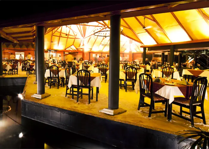 Adaaran Select Hudhuranfushi — Restaurant (Foto 5 von 8)