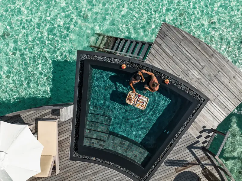 Constance Halaveli Resort — Wasservillen (Foto 2 von 8)