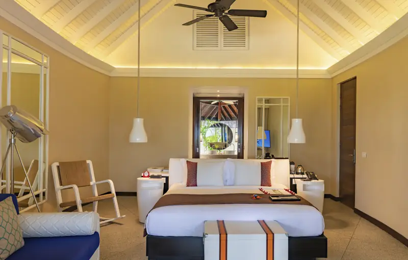 Constance Halaveli Resort — Villa-Interieur (Foto 3 von 8)