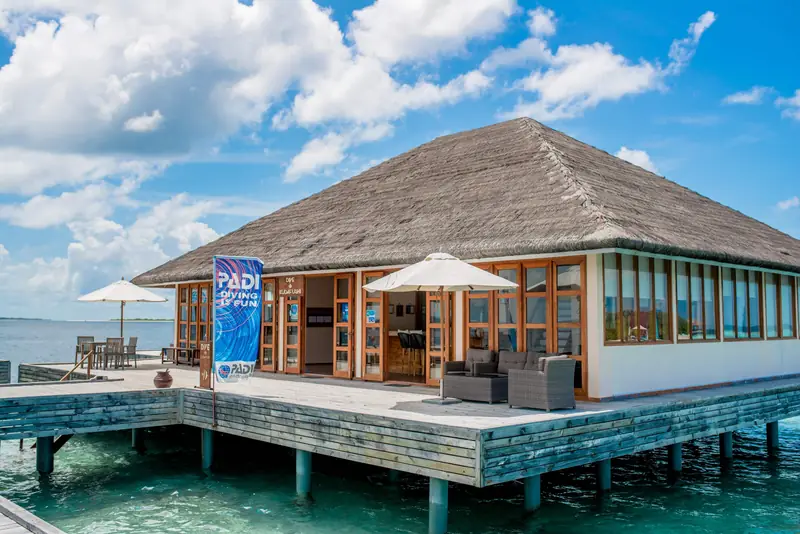 Kudafushi Resort & Spa — Wasservillen (Foto 3 von 8)