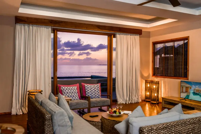 Kudafushi Resort & Spa — Villa-Interieur (Foto 4 von 8)