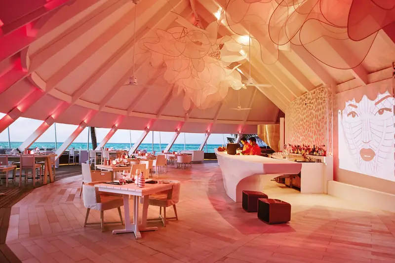 LUX South Ari Atoll, Maldives — ресторан (фото 5 из 8)
