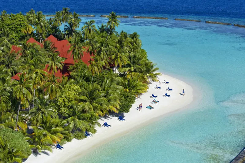 Niva Kurumba Maldives — пляж (фото 1 из 3)