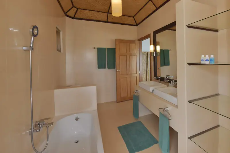 Safari Island Resort & Spa — Villa-Interieur (Foto 8 von 8)