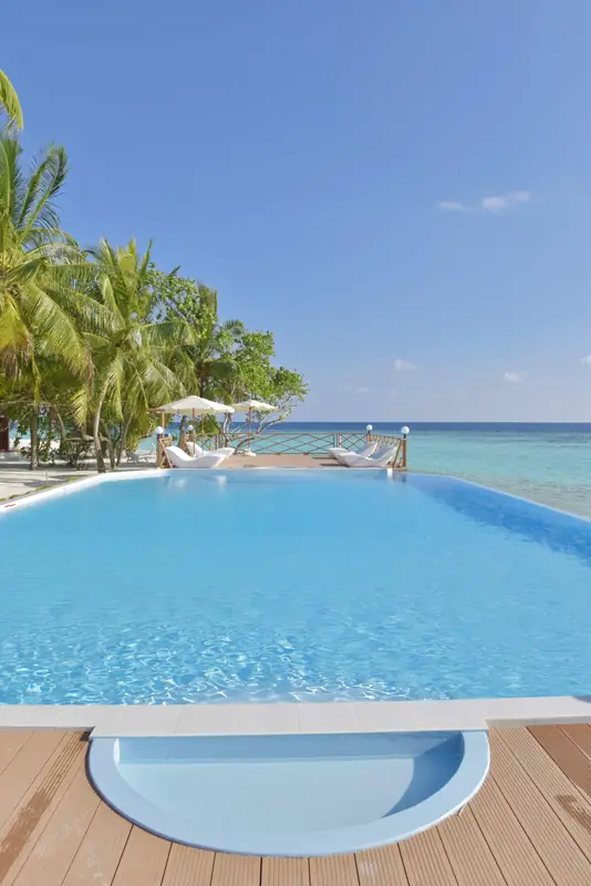 Thulhagiri Island Resort & Spa — Pool (Foto 5 von 8)