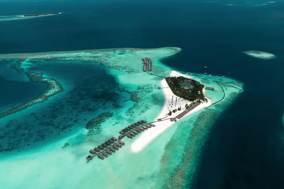Constance Moofushi Resort — Resortfoto