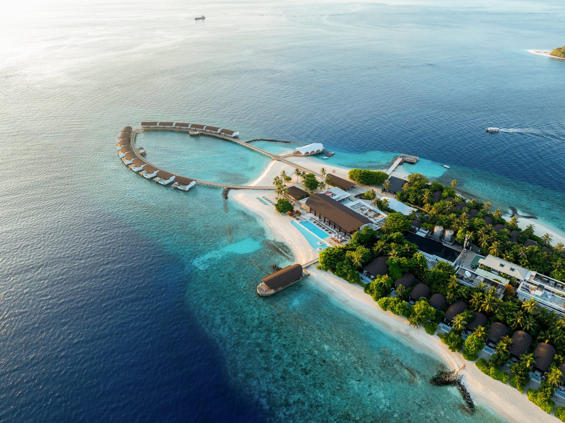 The Westin Maldives Miriandhoo Resort — Resortfoto